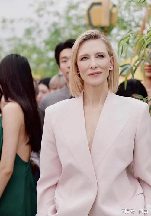 权威艾米丽布兰切特官网：最新资讯一手掌握