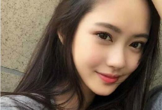 校花小冰版本大全：哪个版本最好玩？