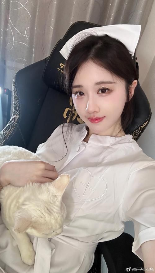 轩子巨二兔最新视频：意外暴露已婚，引发网友猜测