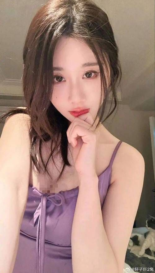 轩子巨二兔最新视频：意外暴露已婚，引发网友猜测