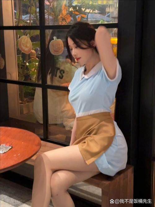 轩子巨二兔最新视频：意外暴露已婚，引发网友猜测
